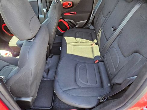 Used 2020 Jeep Renegade Latitude w/ Popular Equipment Group AWD/4WD image 12