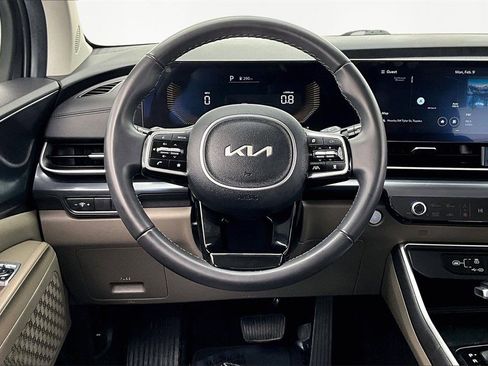 Used 2025 Kia Carnival image 5