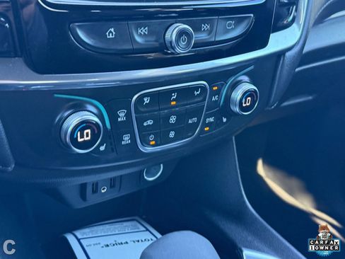 Used 2023 Chevrolet Traverse LT image 23