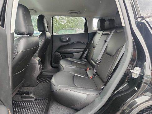 Used 2020 Jeep Compass Latitude w/ Popular Equipment Group AWD/4WD image 10