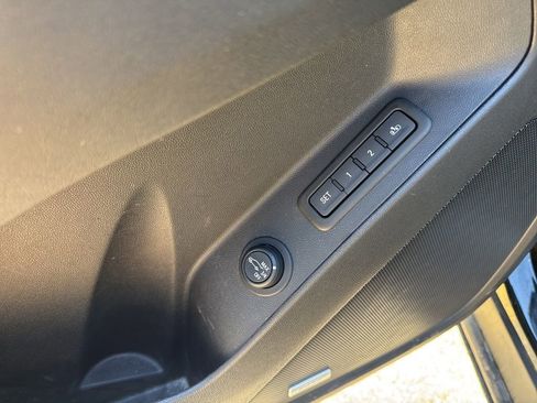 Used 2024 Chevrolet Equinox Premier AWD/4WD image 17