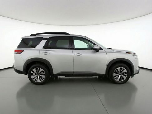 Used 2025 Nissan Pathfinder SV FWD image 11