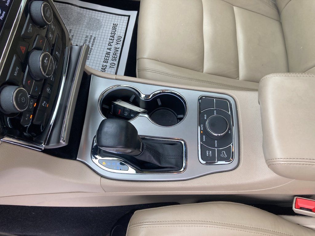 Used 2020 Jeep Grand Cherokee Limited AWD/4WD image 33