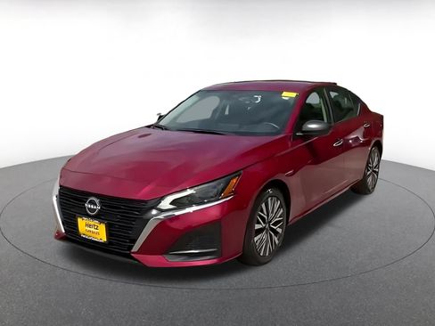 Used 2025 Nissan Altima 2.5 SV FWD image 4