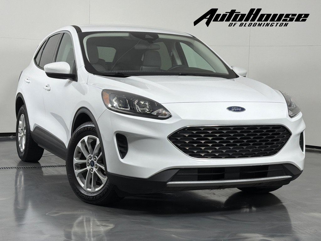Used 2021 Ford Escape SE w/ Cold Weather Package FWD image 1