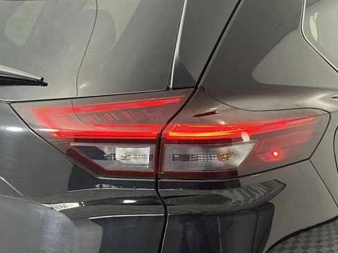 Certified 2024 Nissan Rogue SV w/ SV Premium Package FWD image 26