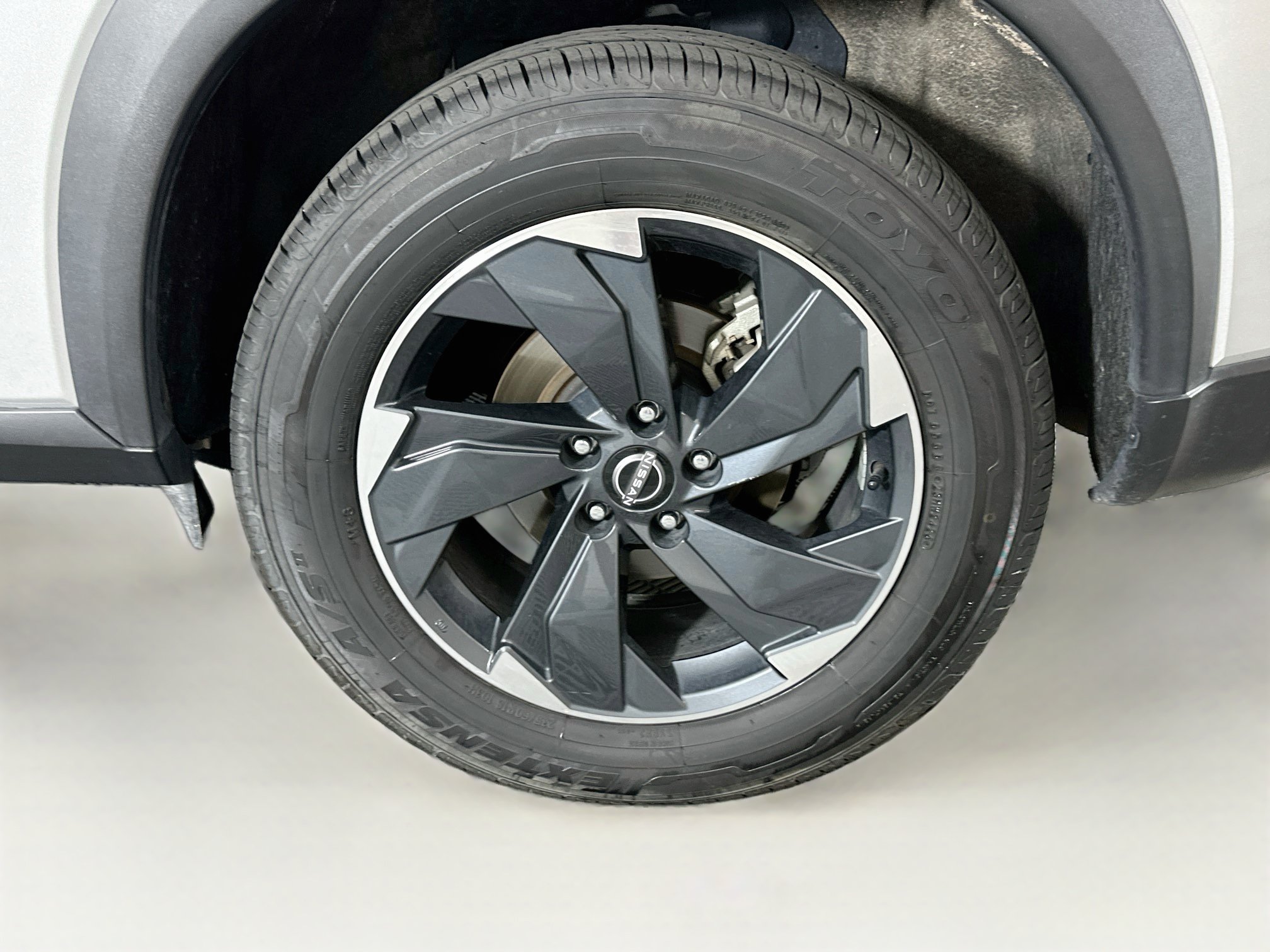 Used 2025 Nissan Rogue SV FWD image 11
