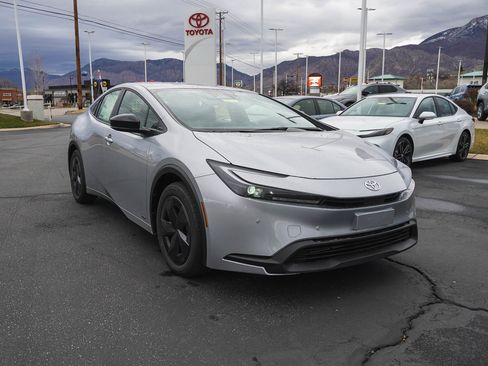 New 2026 Toyota Prius LE image 2