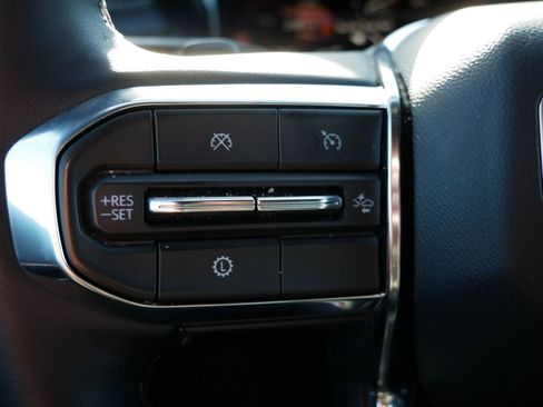 Used 2025 GMC Acadia Elevation image 22