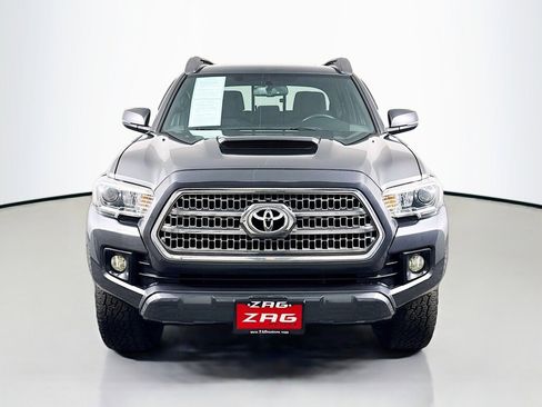 Used 2016 Toyota Tacoma TRD Sport w/ Premium & Technology Package image 8