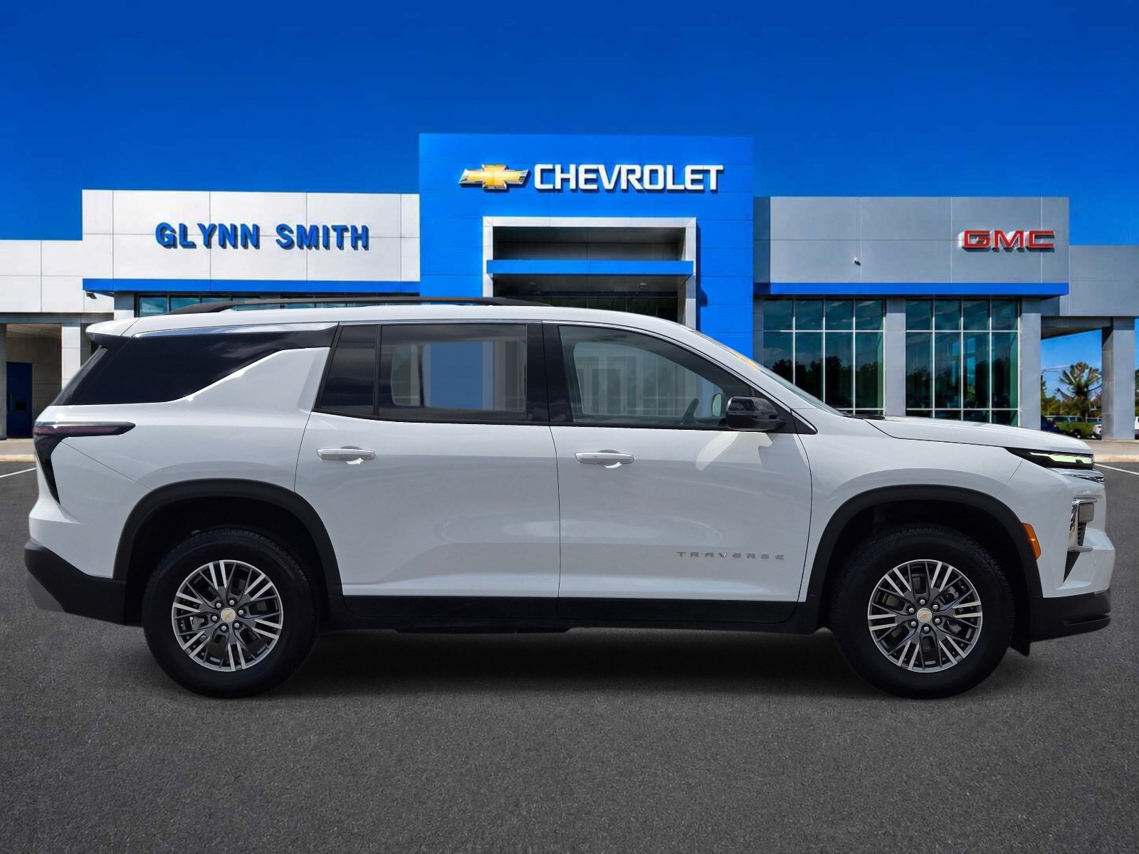 Used 2026 Chevrolet Traverse LT FWD image 6