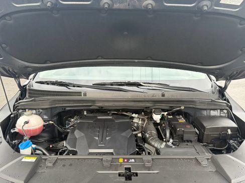 Used 2024 Kia Carnival LX FWD image 9