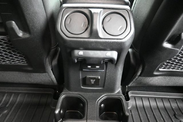 Used 2022 Jeep Gladiator Rubicon AWD/4WD image 15