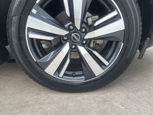 Used 2023 Nissan Rogue SL w/ SL Premium Package image 28