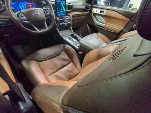 Used 2022 Ford Explorer King Ranch w/ Premium Technology Package image 22