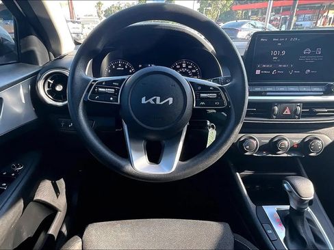 Used 2023 Kia Forte LXS w/ LXS Technology Package FWD image 5