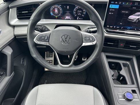 Used 2025 Volkswagen Tiguan SE R-Line AWD/4WD image 13