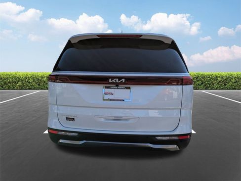 Used 2024 Kia Carnival SX Prestige image 5