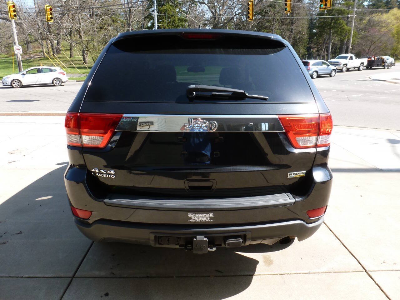 Used 2012 Jeep Grand Cherokee Laredo w/ Laredo E Group AWD/4WD image 8