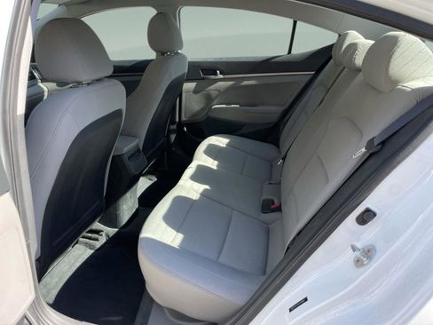 Used 2017 Hyundai Elantra SE image 15