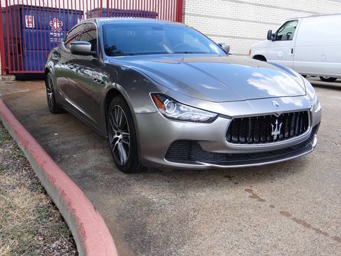 Used 2014 Maserati Ghibli RWD image 2