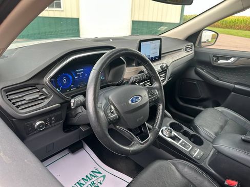 Used 2020 Ford Escape Titanium AWD/4WD image 2