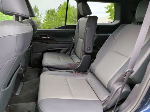 Used 2025 Lexus GX 550 w/ Accessory Package (2T) AWD/4WD image 31