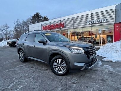 Used 2023 Nissan Pathfinder SL w/ Lighting Package (N92)