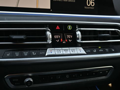 Used 2022 BMW X7 xDrive40i w/ M Sport Package image 22