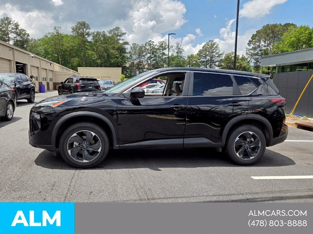 Used 2025 Nissan Rogue SV AWD/4WD image 2