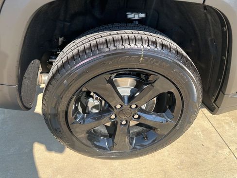 New 2025 Jeep Grand Cherokee L Limited w/ Black Appearance Package image 11