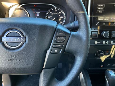 Used 2025 Nissan Frontier SV image 46