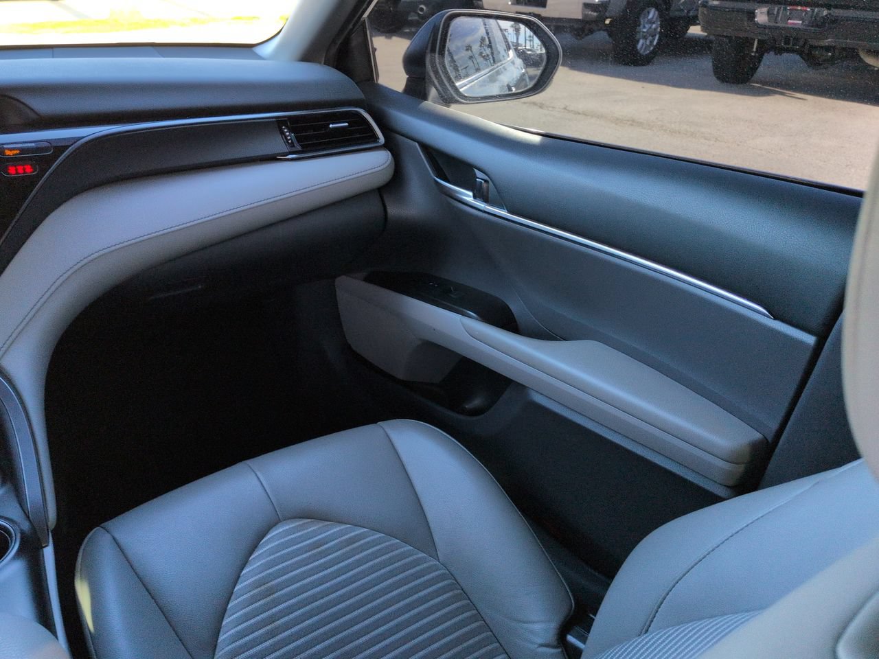 Used 2024 Toyota Camry SE w/ Audio Upgrade Package FWD image 16