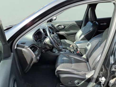 Used 2021 Jeep Cherokee Latitude Lux w/ Comfort/Convenience Group image 23