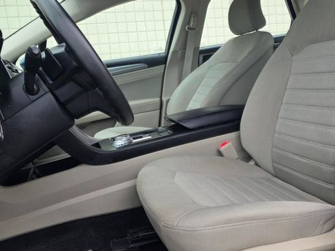 Used 2019 Ford Fusion SE FWD image 9