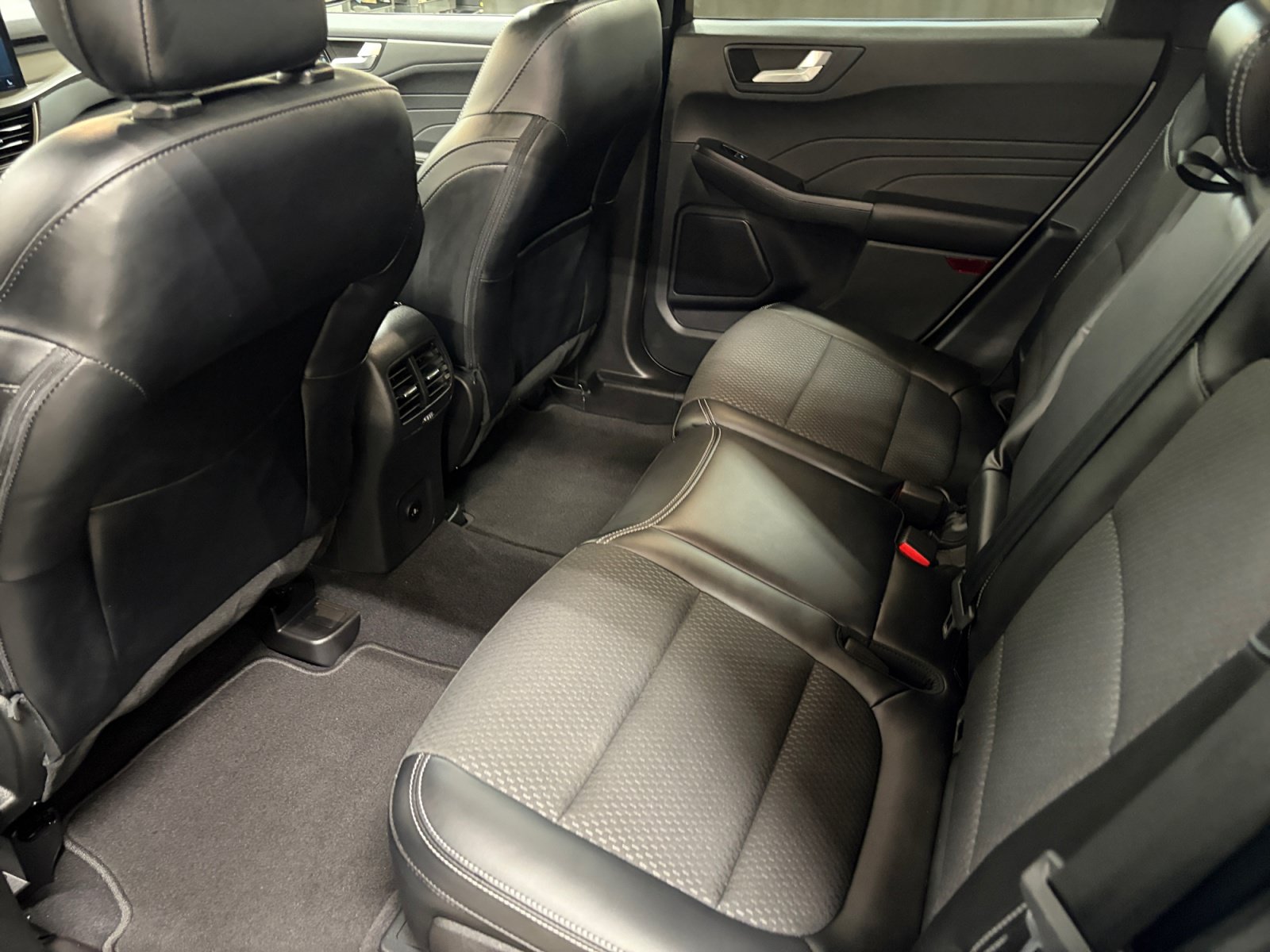 Used 2023 Ford Escape SE FWD image 17