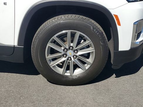 Used 2023 Chevrolet Traverse LT image 5