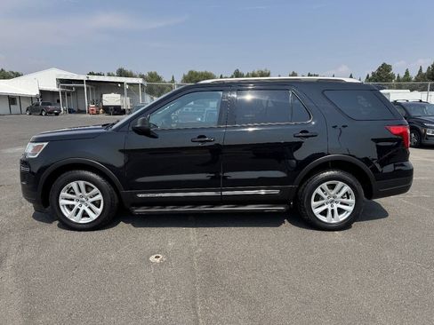 Used 2018 Ford Explorer XLT AWD/4WD image 2