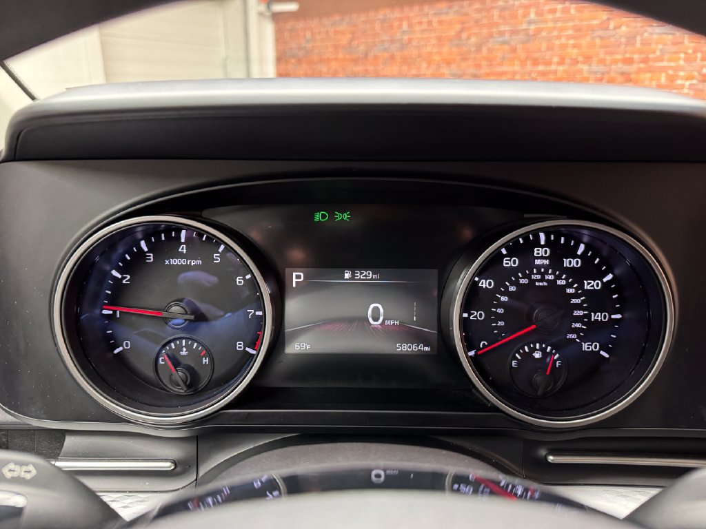 Used 2024 Kia Carnival LX FWD image 17