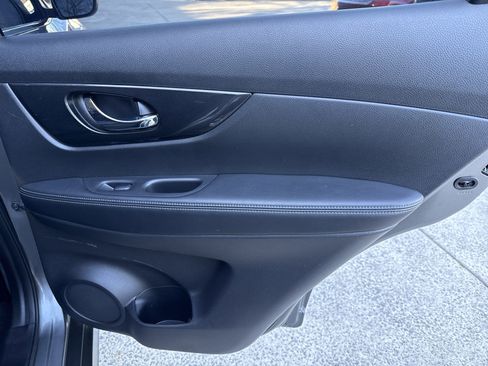 Used 2017 Nissan Rogue S image 16