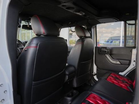 Used 2016 Jeep Wrangler Unlimited Rubicon w/ Connectivity Group AWD/4WD image 41