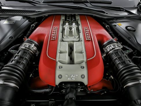 Used 2018 Ferrari 812 Superfast RWD image 17