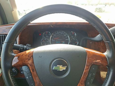 Used 2018 Chevrolet Express 2500 w/ Enhanced Convenience Package image 18