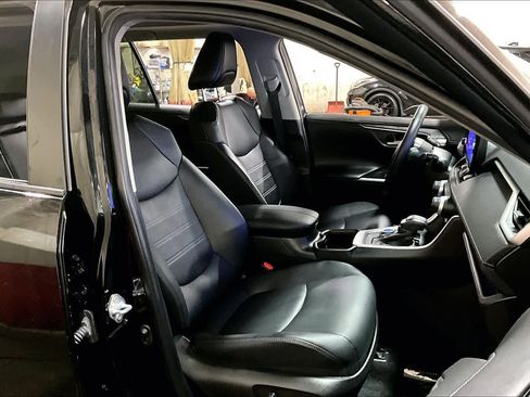 Used 2023 Toyota RAV4 Limited image 9