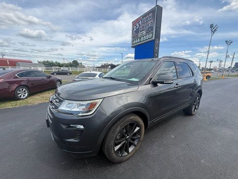 Used 2018 Ford Explorer XLT w/ Equipment Group 202A AWD/4WD image 8