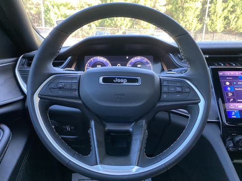 Used 2025 Jeep Grand Cherokee L Limited w/ Trailer Tow Package AWD/4WD image 19