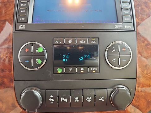 Used 2008 Chevrolet Tahoe LTZ w/ LTZ Preferred Equipment Group AWD/4WD image 29