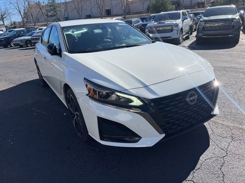 Used 2025 Nissan Altima 2.5 SR image 3