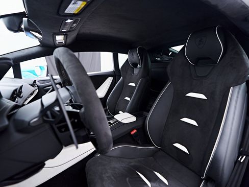 Used 2023 Lamborghini Huracan EVO image 5