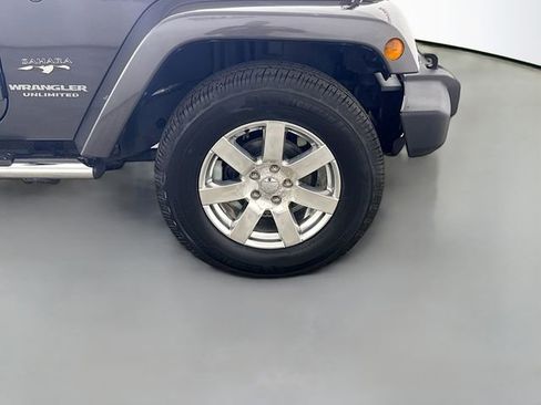 Used 2017 Jeep Wrangler Unlimited Sahara w/ Mopar Chrome Edition Group AWD/4WD image 28